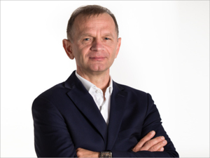 Ilustracja: Janusz Walo dziekanem na kolejną kadencję