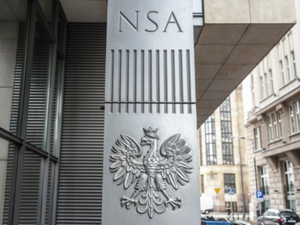 Ilustracja: GGK wniósł skargę kasacyjną od wyroku dot. wynagrodzenia doradców <br />
Wejście do Naczelnego Sądu Administracyjnego (fot. Grzegorz Krzyżewski BRPO)